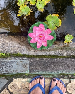 Claudia Ohana feet photo thumbnail