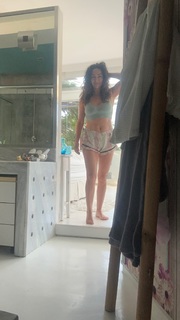 Claudia Ohana feet photo thumbnail