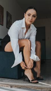 Claudia Ohana feet photo thumbnail