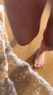 Claudia Ohana feet photo thumbnail
