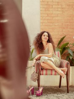 Claudia Ohana feet photo thumbnail