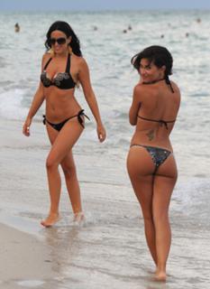 Claudia Romani feet photo thumbnail