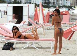 Claudia Romani feet photo thumbnail