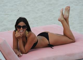 Claudia Romani feet photo thumbnail