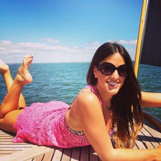 Claudia Romani feet photo thumbnail