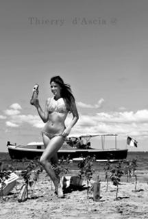 Claudia Romani feet photo thumbnail