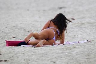 Claudia Romani feet photo thumbnail