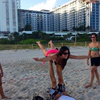 Claudia Romani feet photo thumbnail