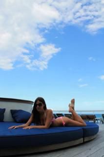 Claudia Romani feet photo thumbnail