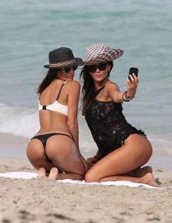 Claudia Romani feet photo thumbnail