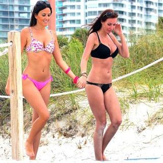 Claudia Romani feet photo thumbnail