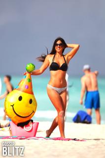 Claudia Romani feet photo thumbnail