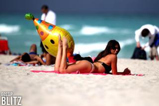 Claudia Romani feet photo thumbnail