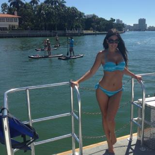 Claudia Romani feet photo thumbnail