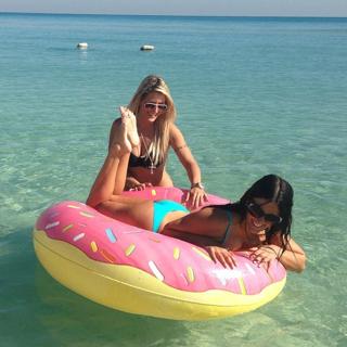 Claudia Romani feet photo thumbnail