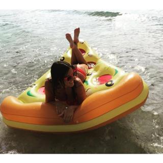 Claudia Romani feet photo thumbnail