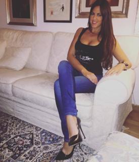 Claudia Romani feet photo thumbnail