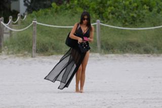 Claudia Romani feet photo thumbnail