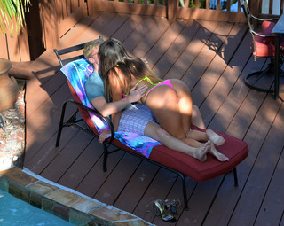 Claudia Romani feet photo thumbnail