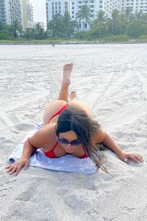 Claudia Romani feet photo thumbnail