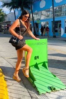 Claudia Romani feet photo thumbnail
