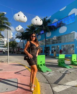 Claudia Romani feet photo thumbnail