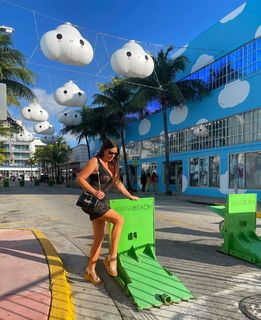 Claudia Romani feet photo thumbnail