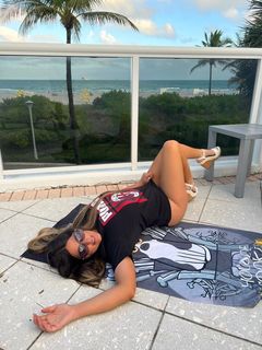 Claudia Romani feet photo thumbnail