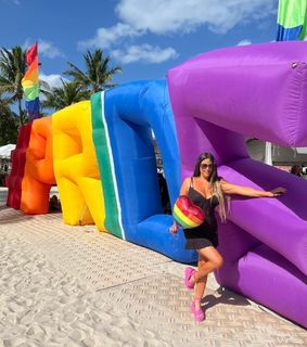 Claudia Romani feet photo thumbnail