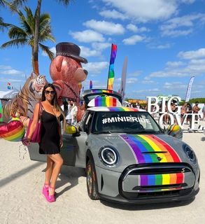 Claudia Romani feet photo thumbnail