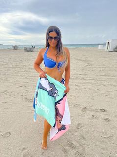 Claudia Romani feet photo thumbnail
