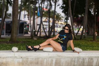 Claudia Romani feet photo thumbnail