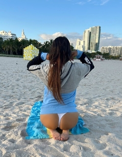 Claudia Romani feet photo thumbnail