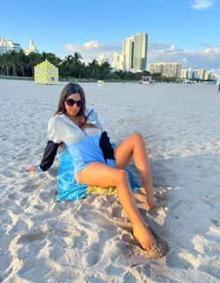 Claudia Romani feet photo thumbnail