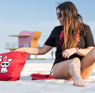 Claudia Romani feet photo thumbnail