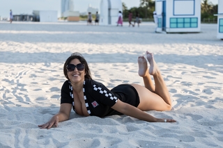 Claudia Romani feet photo thumbnail