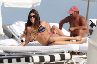 Claudia Romani feet photo thumbnail