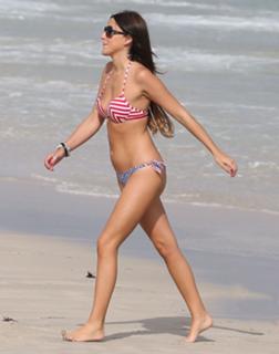 Claudia Romani feet photo thumbnail
