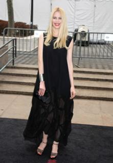Claudia Schiffer feet photo thumbnail