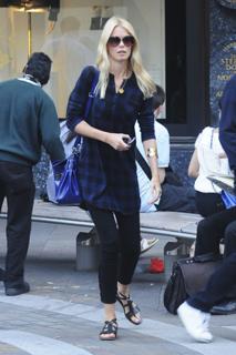 Claudia Schiffer feet photo thumbnail