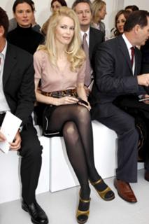 Claudia Schiffer feet photo thumbnail