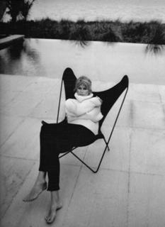 Claudia Schiffer feet photo thumbnail
