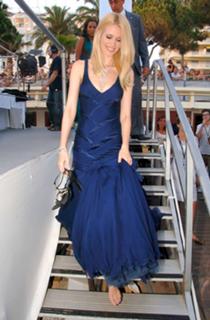 Claudia Schiffer feet photo thumbnail