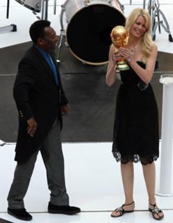 Claudia Schiffer feet photo thumbnail