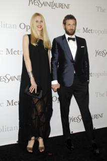 Claudia Schiffer feet photo thumbnail