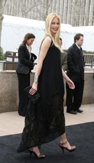 Claudia Schiffer feet photo thumbnail