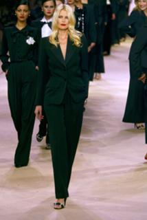 Claudia Schiffer feet photo thumbnail