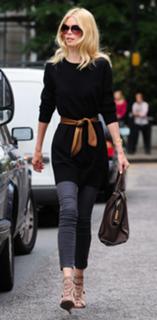 Claudia Schiffer feet photo thumbnail