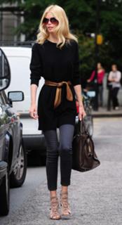 Claudia Schiffer feet photo thumbnail
