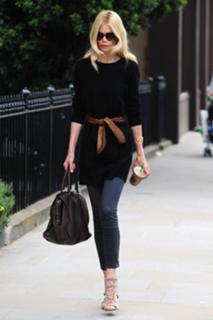 Claudia Schiffer feet photo thumbnail
